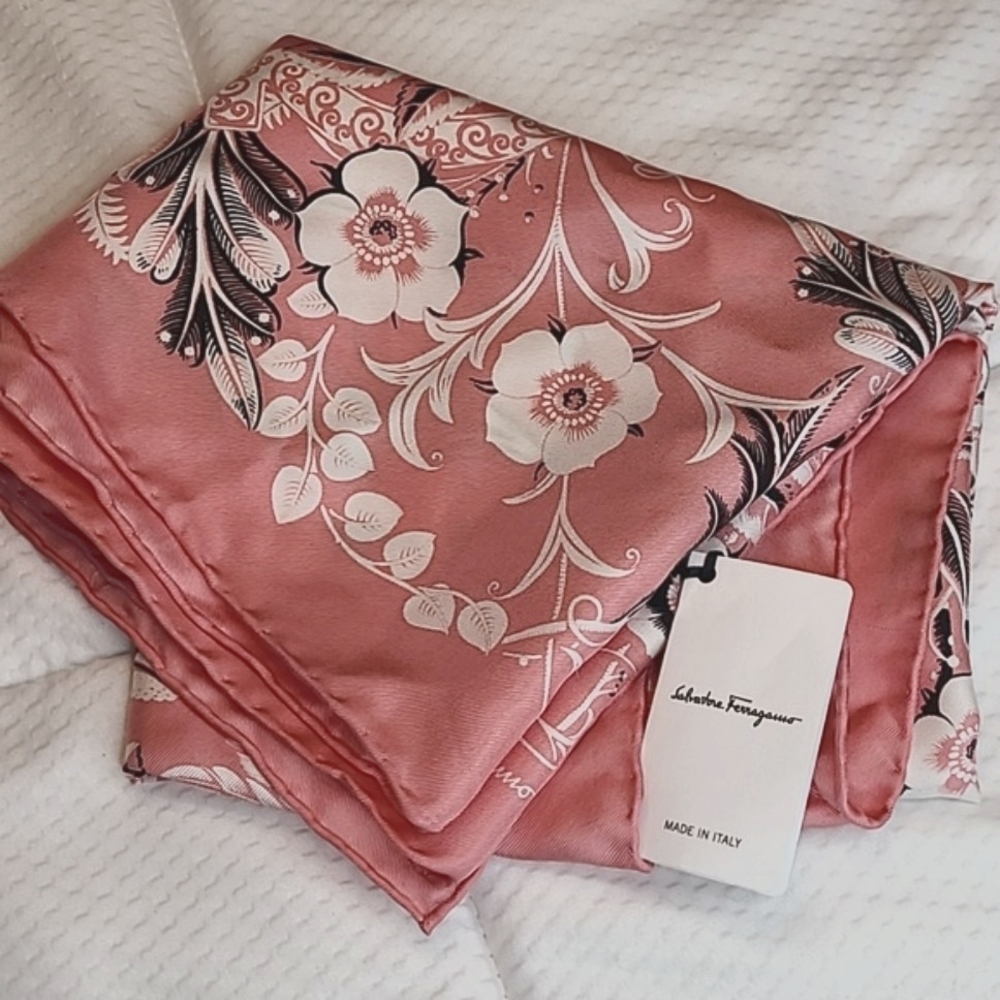 BRAND new SALVATORE FERRAGAMO FLOWER   100% Silk Scarf